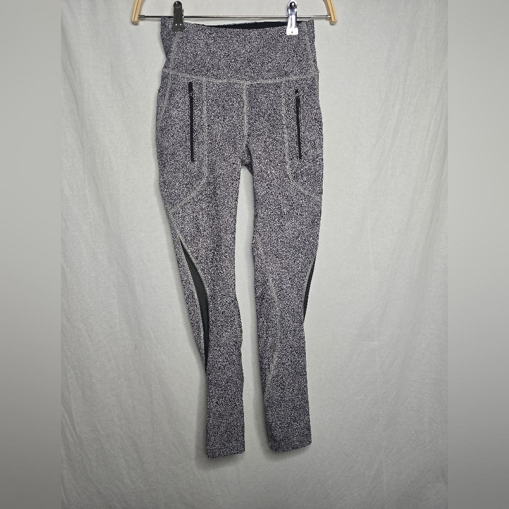 Lululemon Invigorate 7/8 Tight (25")Sea Spray Alpine White Dark Chrome size 2
